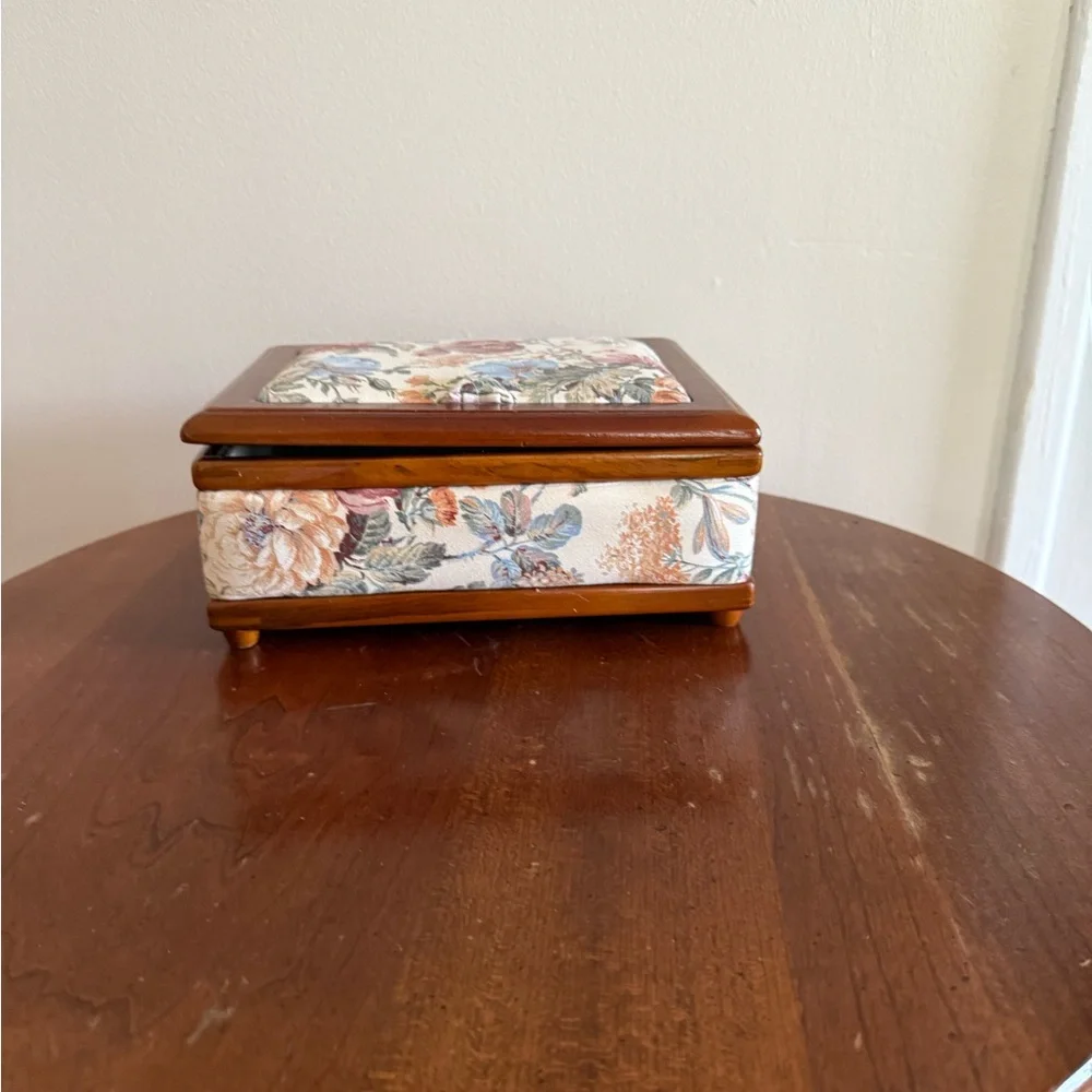 Vintage Wood Jewelry Box With Floral Fabric Cottagecore - Picture 2 of 10